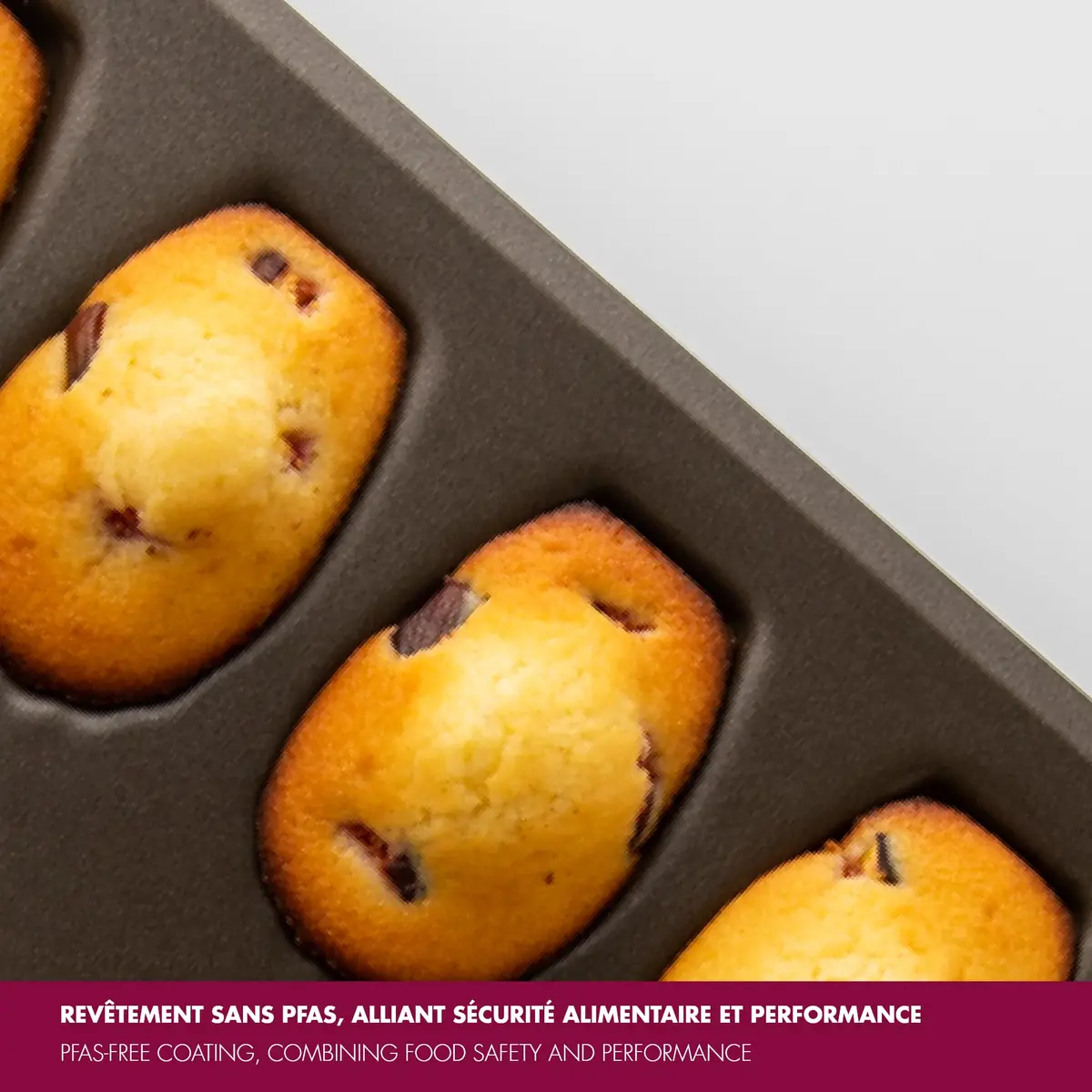 Gobel Non-Stick Madeleine Pan, 12 Shells, 15.6 x 7.9 in | French Bakeware Since 1887 - view 5