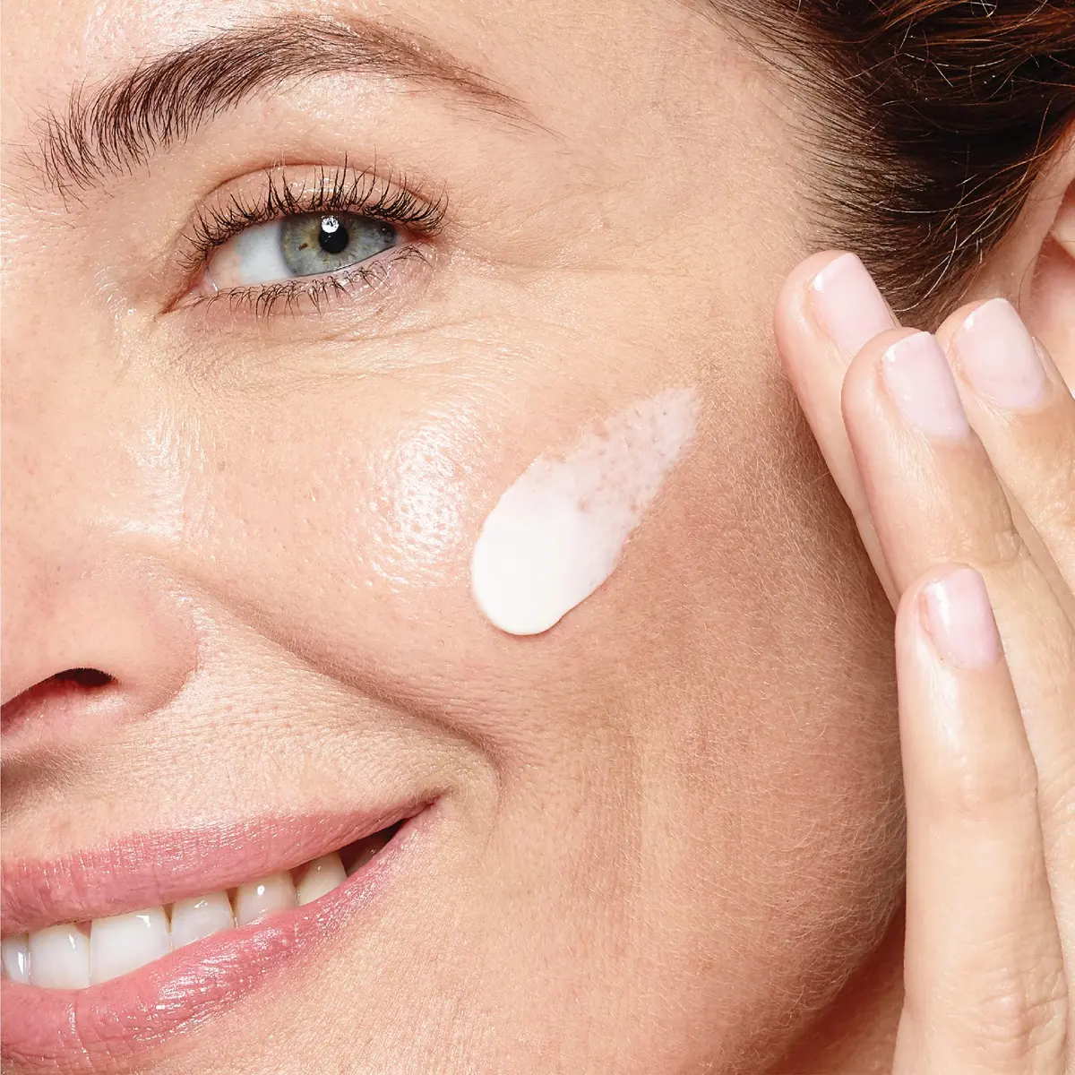 L'Oreal Paris Hydra-Renewal Face Moisturizer for Dry Sensitive Skin with Pro-Vitamin B5, 50ml (1.7 Oz) - view 5