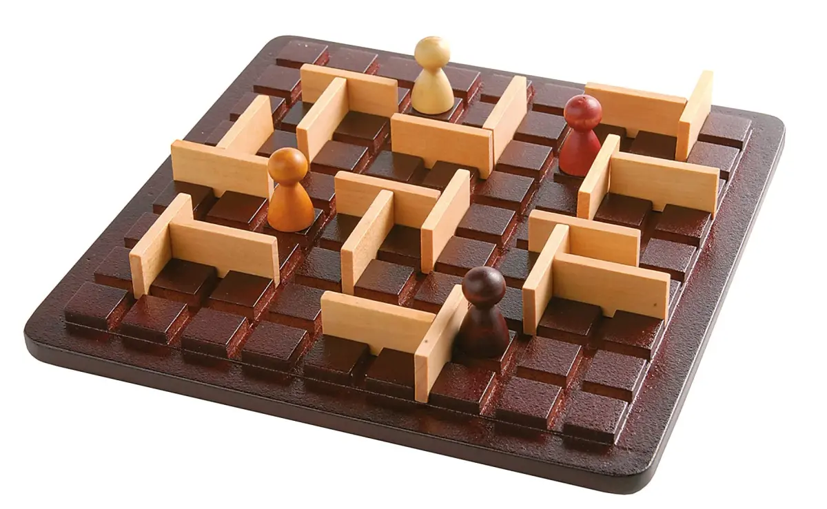 Gigamic Quoridor Mini Strategy Board Game | Ages 8+ | 2 Players | 20.3cm (8in) x 20.3cm (8in) - view 2