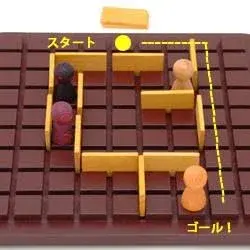 Gigamic Quoridor Mini Strategy Board Game | Ages 8+ | 2 Players | 20.3cm (8in) x 20.3cm (8in) - view 3