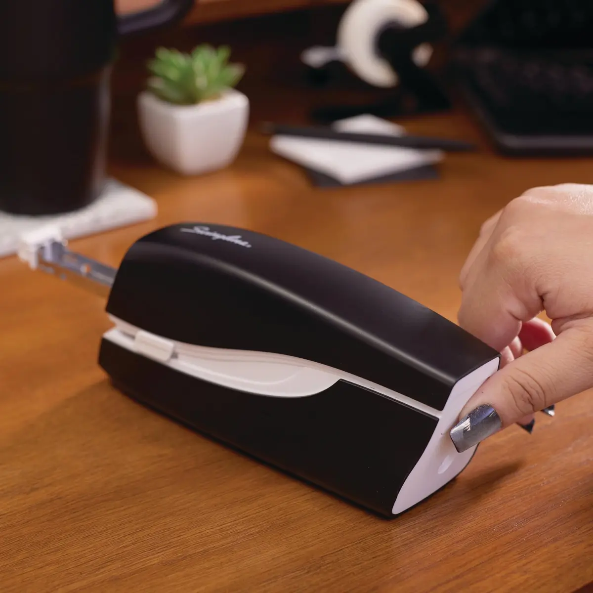 Swingline Electric Stapler 20 Sheet Capacity Portable Full Strip Black | Dual Power, Quiet, 2-Year Warranty - view 5