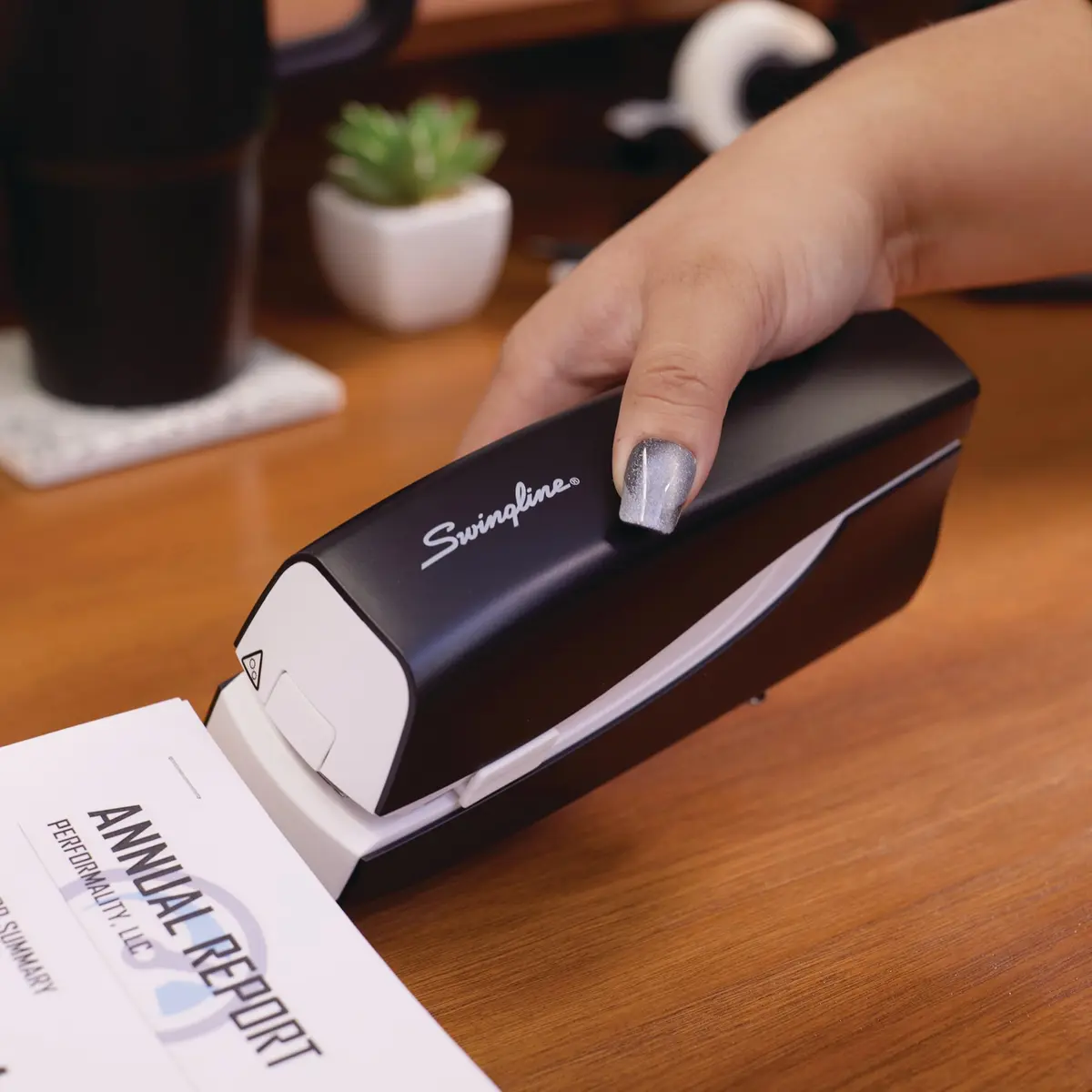 Swingline Electric Stapler 20 Sheet Capacity Portable Full Strip Black | Dual Power, Quiet, 2-Year Warranty - view 6