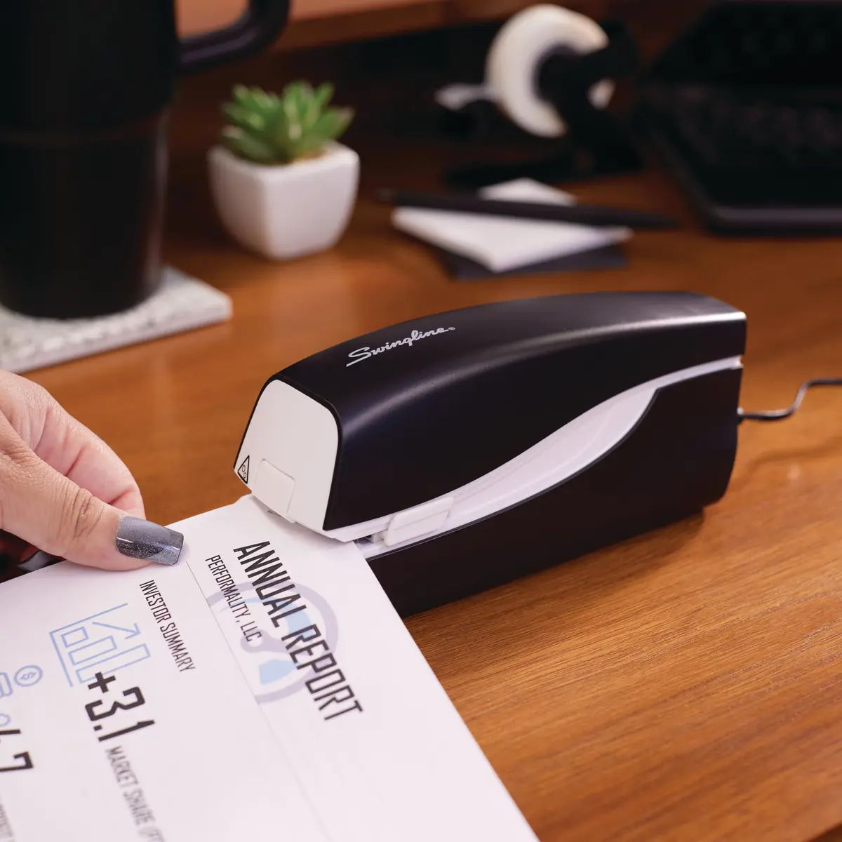 Swingline Electric Stapler 20 Sheet Capacity Portable Full Strip Black | Dual Power, Quiet, 2-Year Warranty - view 3