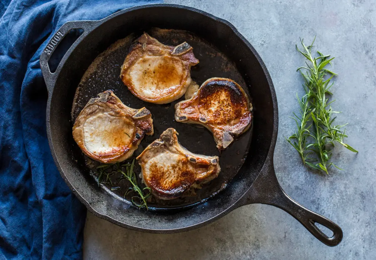 Lodge Seasoned Cast Iron Skillet 12 Inches (30 cm) | Naturally Non-Stick & Oven Safe - view 2
