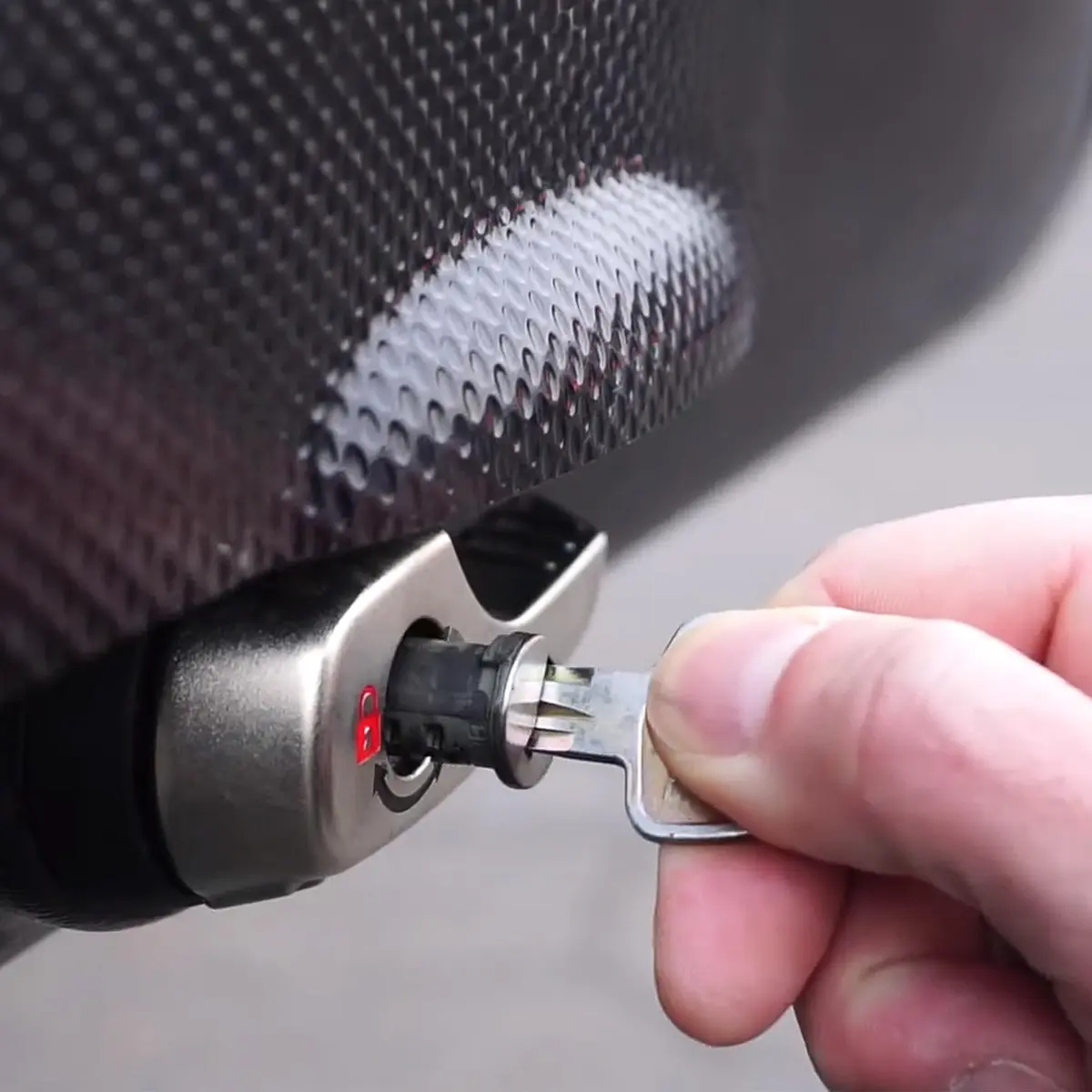 Yakima Pack of 8 Steel SKS Lock Cores with Keys | Secure Your Gear on Indian Roads - view 7