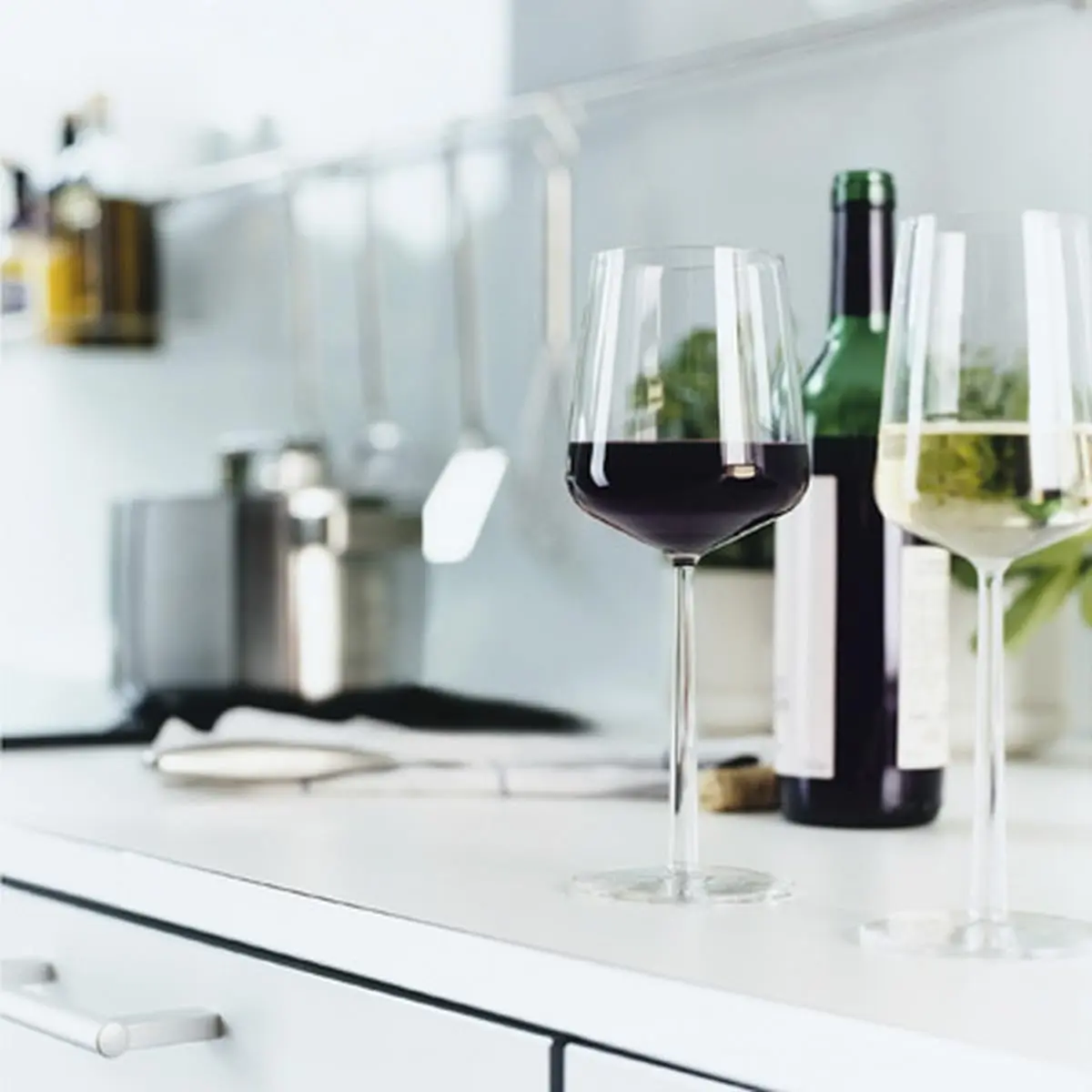 Iittala Essence Red Wine Glass 45cl | Elegant 15.2oz Lead-Free Glassware for Wine Enthusiasts - view 7