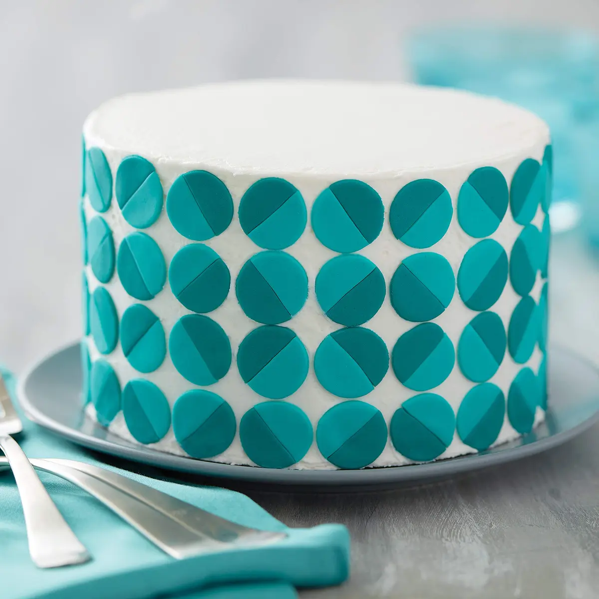 Wilton Aluminum Round Cake Pan 6 in (15.24 cm) | Even-Heating, Rust-Resistant for Small Cakes - view 3