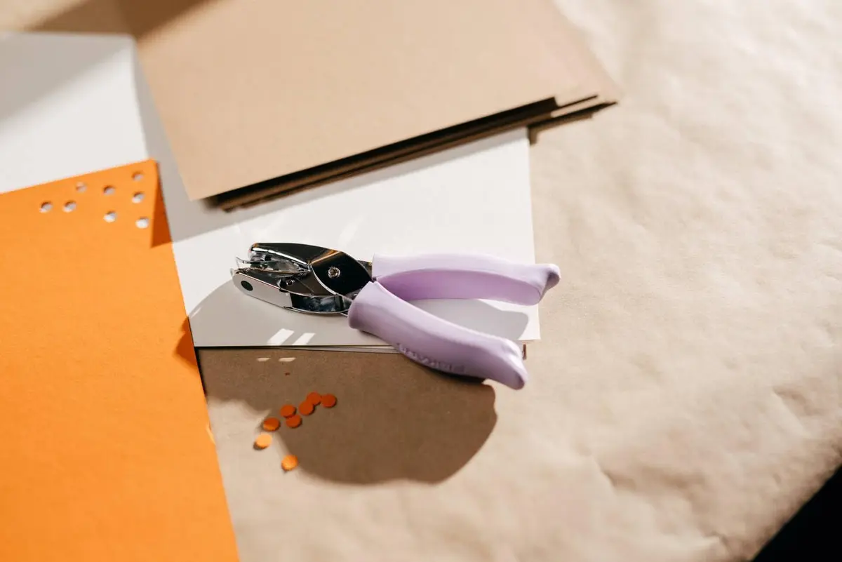 Fiskars 1/4" Circle Hand Hole Punch for Paper & Crafts, Lilac | Portable, Durable, Easy to Use - view 3