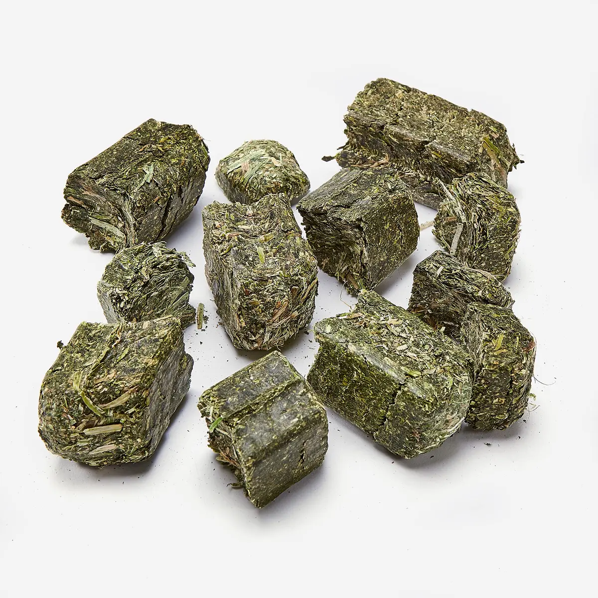Kaytee Alfalfa Cubes for Rabbits and Guinea Pigs, 15 Oz (425 g) | High Protein Fiber Source for Small Animals - view 3