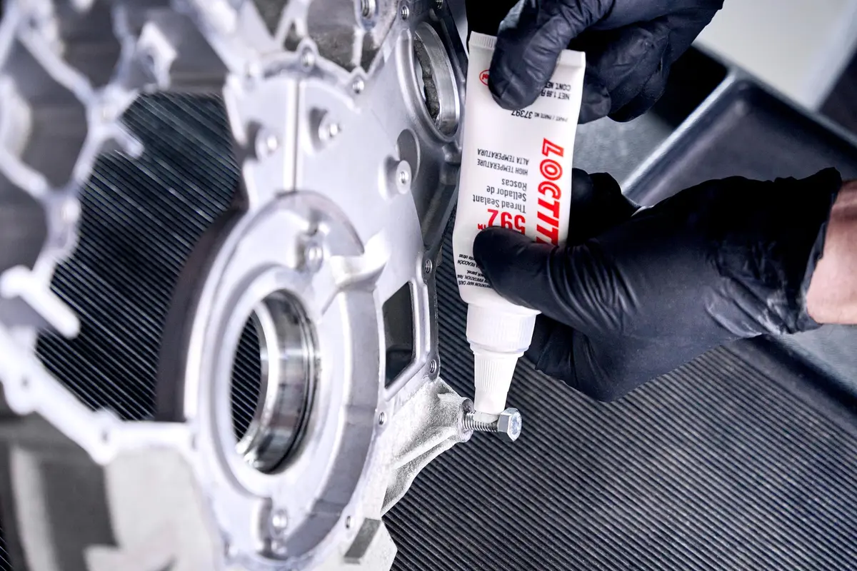 Loctite 592 Automotive Thread Sealant - High-Pressure, High-Viscosity, Prevents Galling - 50 ml - view 2