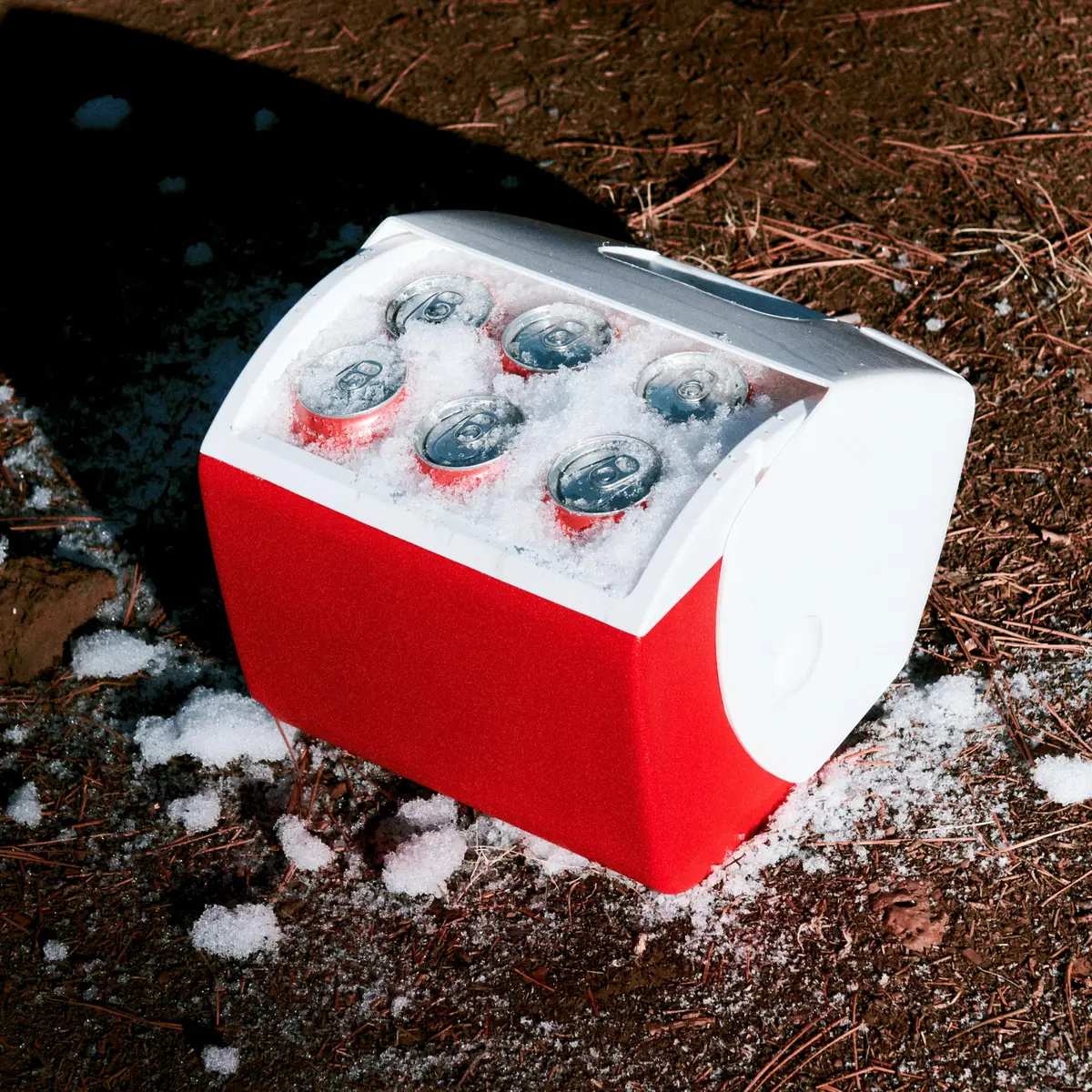 Igloo Playmate 7 Qt Red | Portable Personal Cooler with Tent-Top Design - view 4