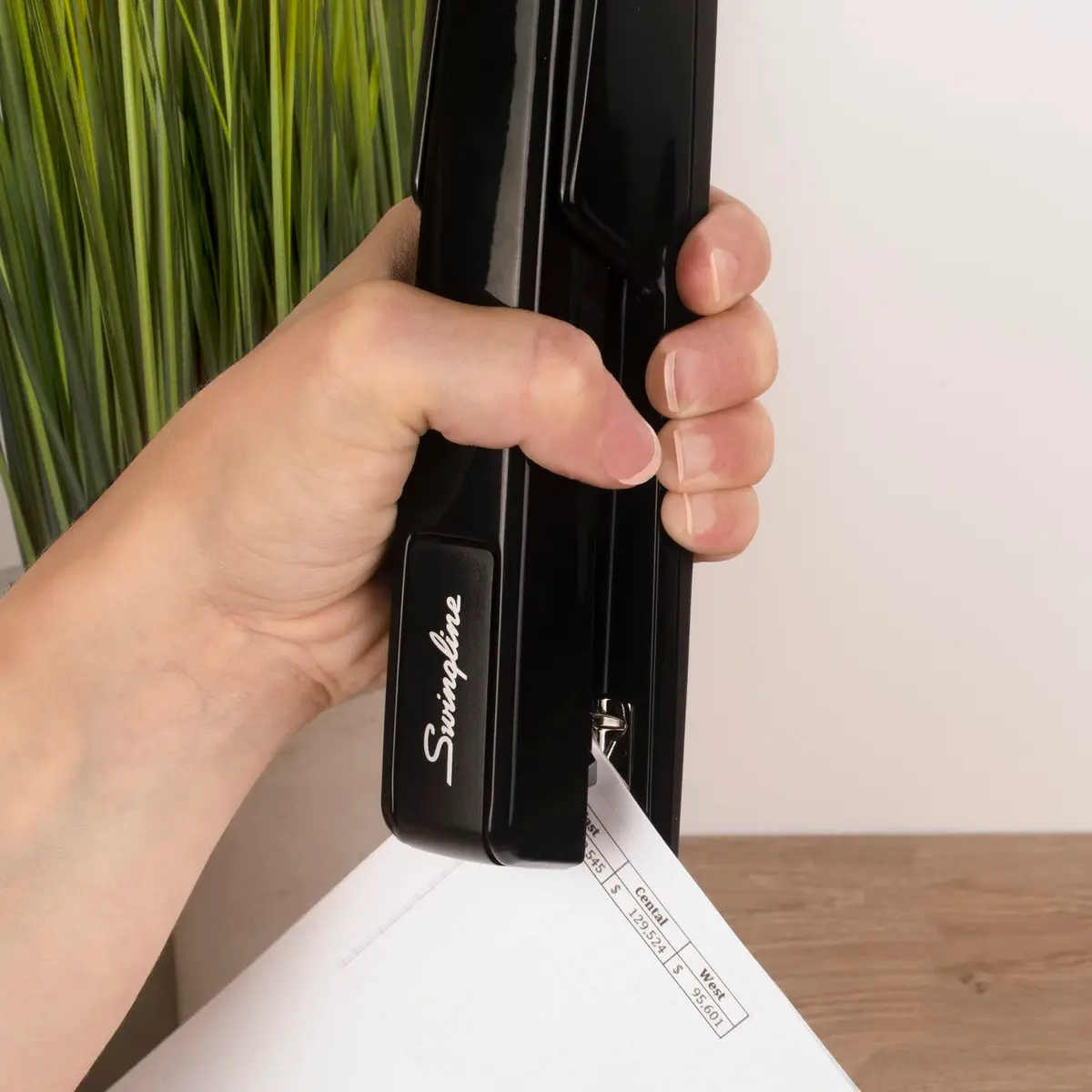 Swingline 747 Classic Stapler, 30 Sheet Capacity | Jam-Free Metal Desktop Stapler in Black - view 3