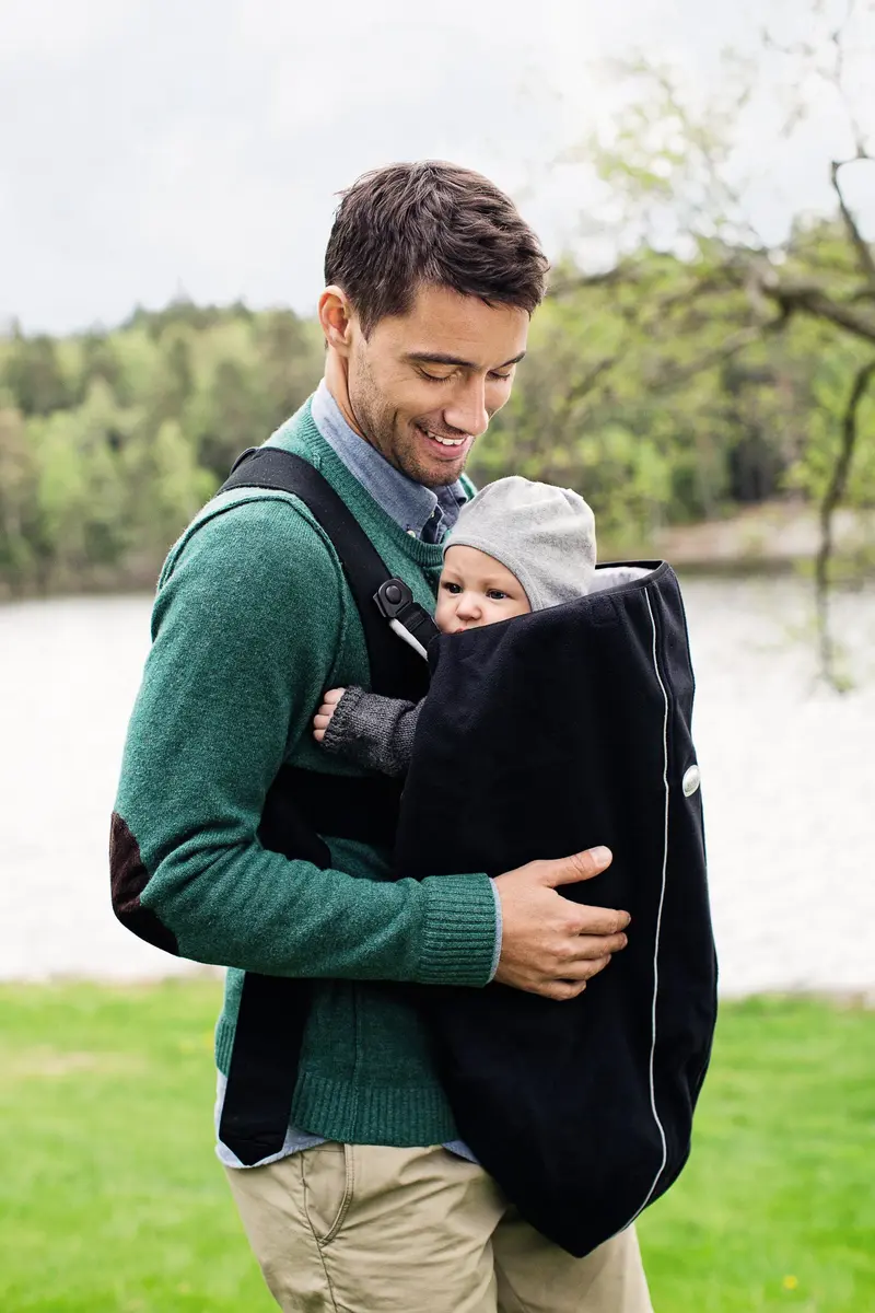 BabyBjörn Cover for Baby Carrier - Black | Water-Repellant Fleece for Cold & Wet Weather - view 2