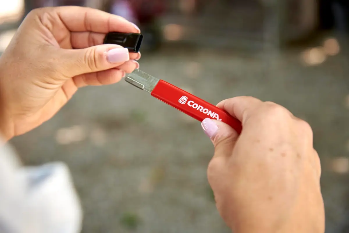 Corona Tools Handheld Garden Tool Sharpener – Blade Sharpener for Pruning Shears, Loppers, Hedge Clippers & More (1-Pack, Red) - view 4
