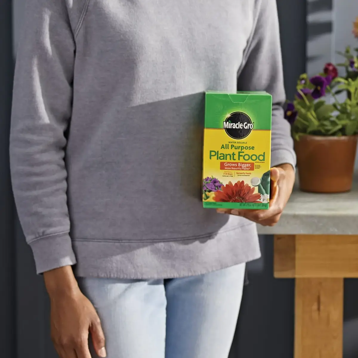 Miracle-Gro Water Soluble All Purpose Plant Food 3 lb. (1.36 kg) | Feeds All Plants Instantly - view 3