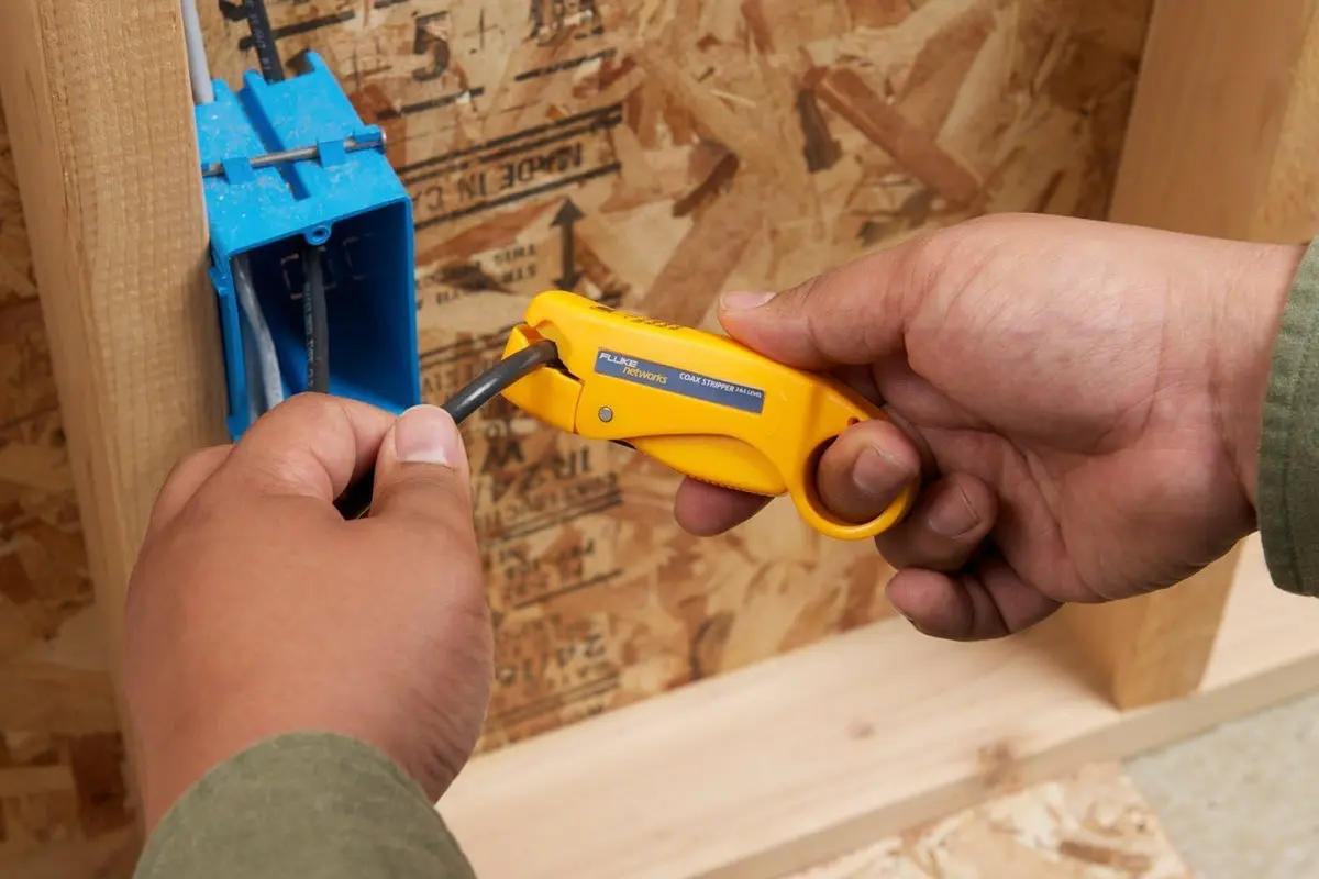 Fluke Networks Coax Cable Stripper 2 & 3 Level RG58/59 | Effortless & Adjustable (70-120 chars) - view 2