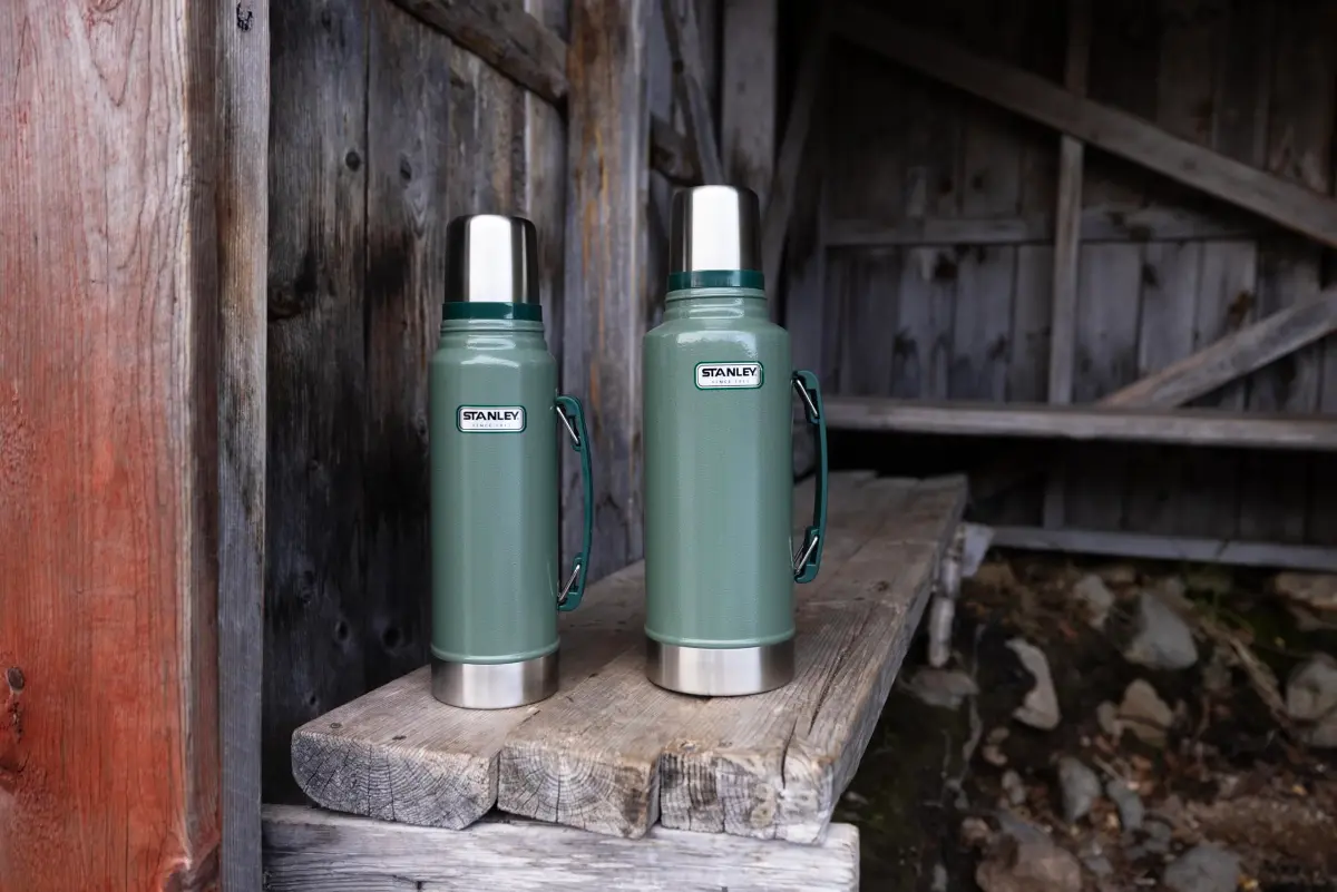 Stanley Heritage Classic Vacuum Bottle with Handle 2 qt (1.89 L) | Leakproof Cup Lid | Keep Drinks Hot or Cold for Travel | Insulated Stainless Steel Thermal Bottle | Hammertone Green - view 5