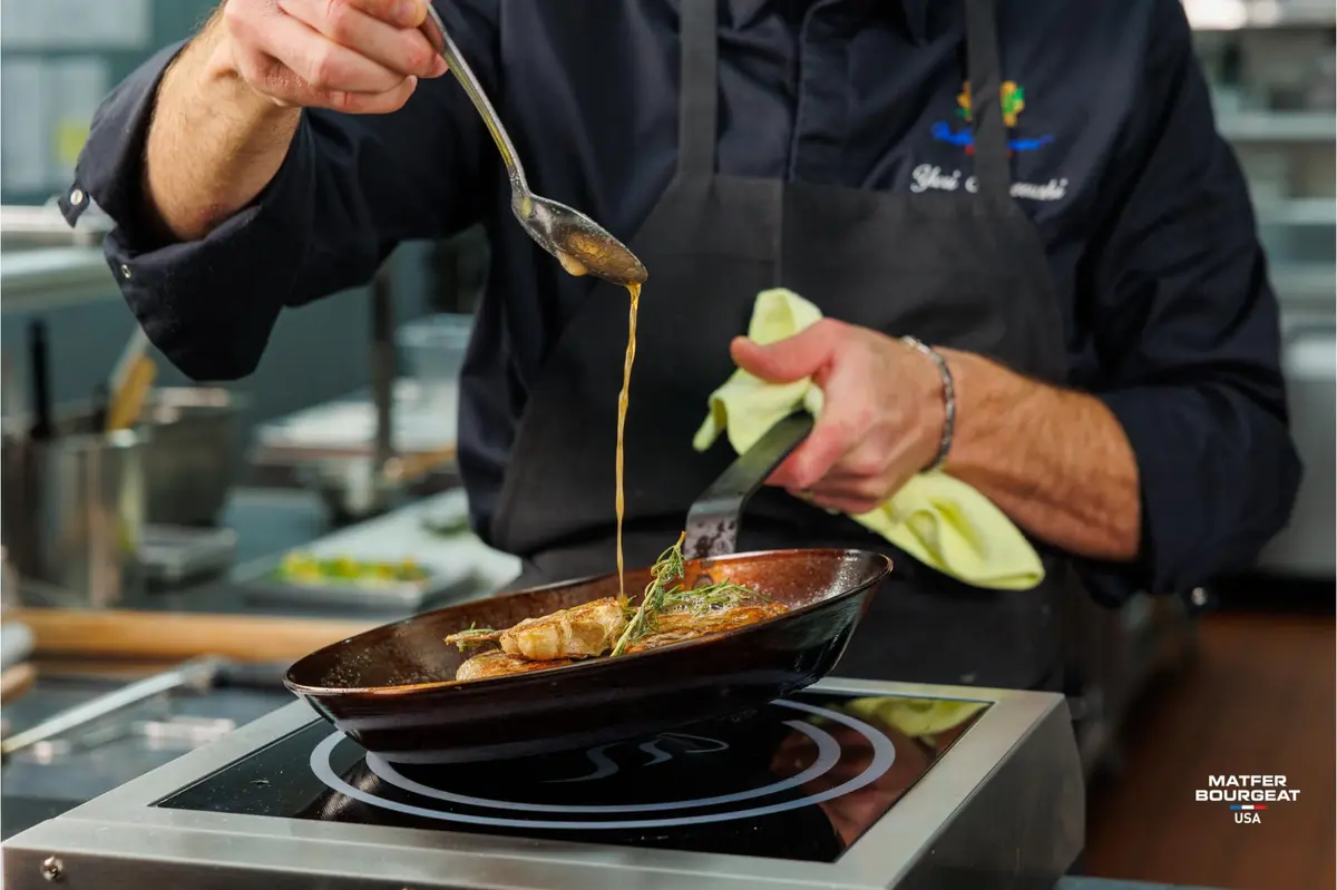 Matfer Bourgeat Black Carbon Steel Frying Pan 9 3/8" | High-Heat, Versatile, Made in France - view 8