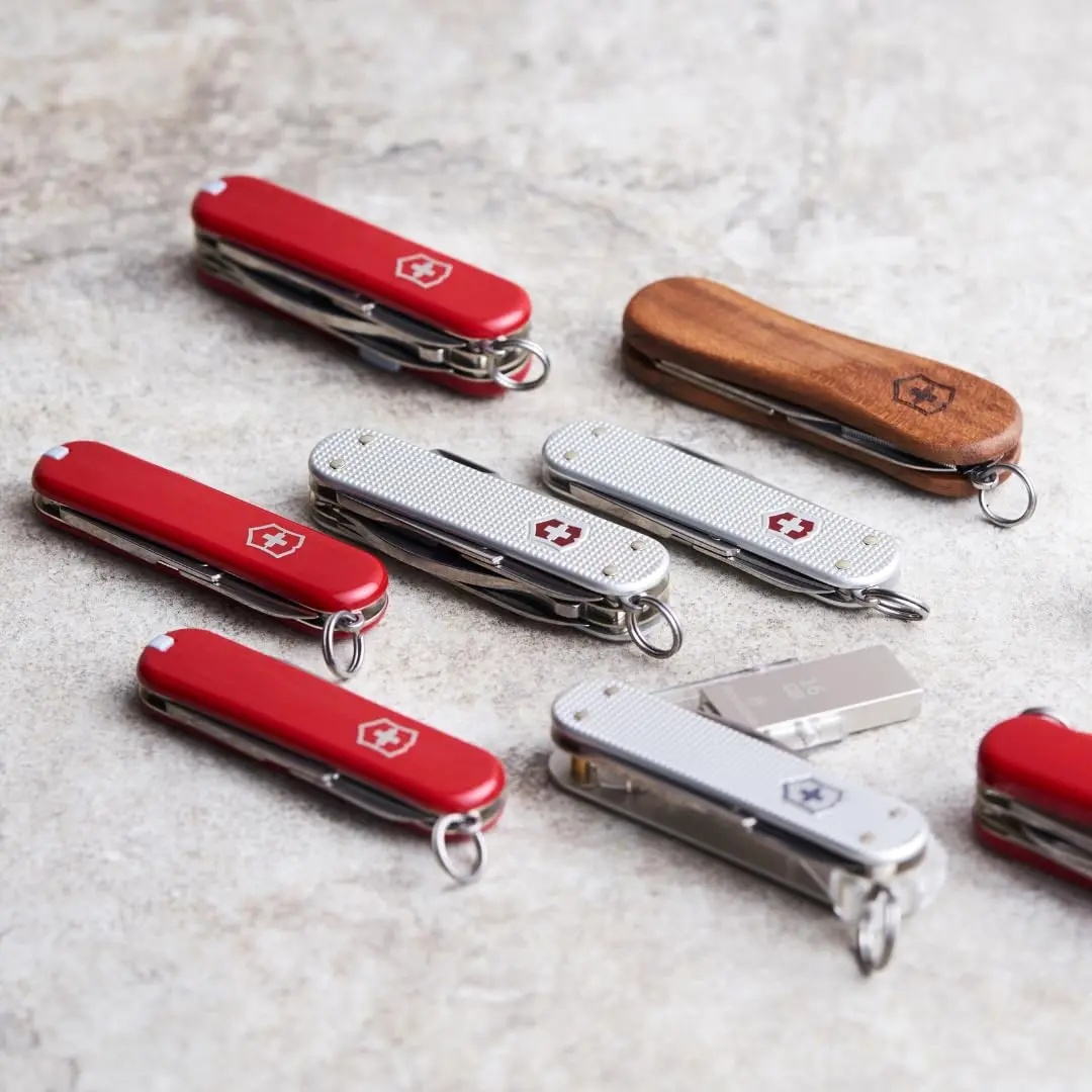 Victorinox Bantam Swiss Army Knife, 8-Function Pocket Knife, Red | 9.1 cm (3.6 in) Folded Length - view 2
