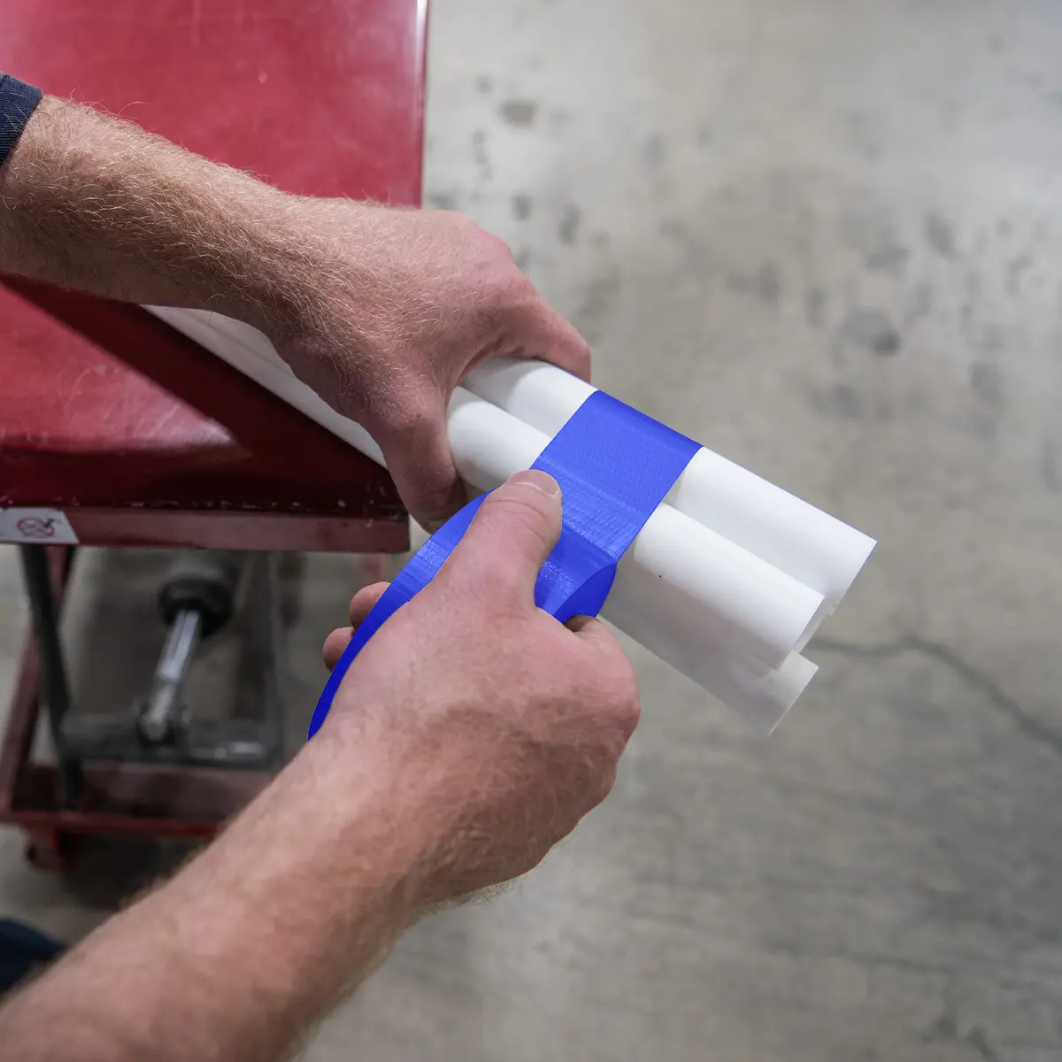 3M Multi-Purpose Duct Tape 3900 White 48mm (1.89in) x 54.8m (60yd) | Water Resistant Adhesive Tape - view 6