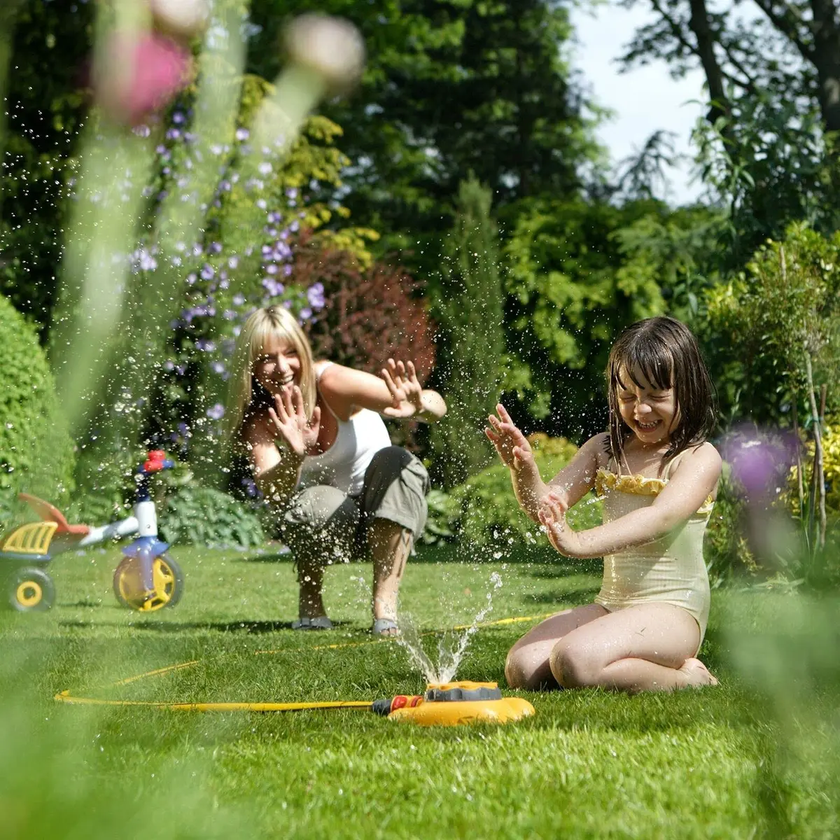 Hozelock Rotating Sprinkler 79m² (190.5mm W x 277mm L) | 8 Spray Patterns for Small Gardens - view 3
