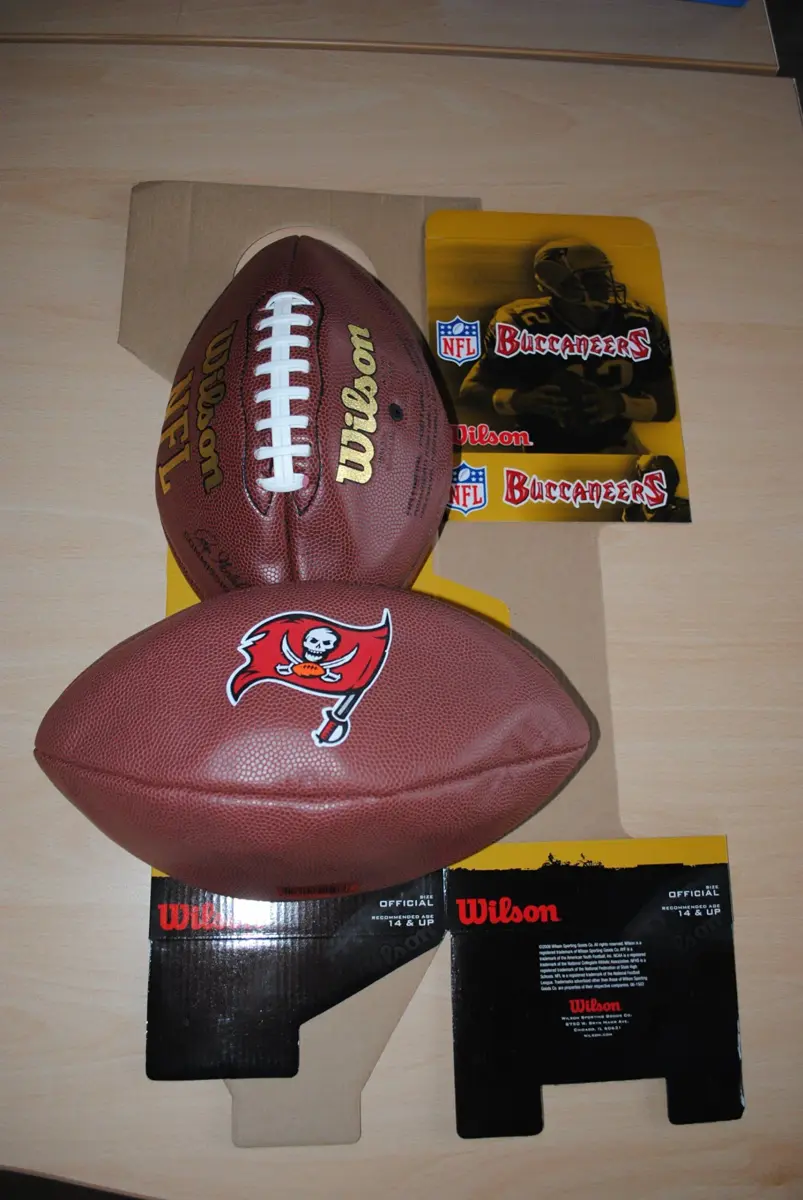 Wilson NFL Tampa Bay Buccaneers Official Composite Leather Football | 0.4 kg (0.88 lb) - view 5