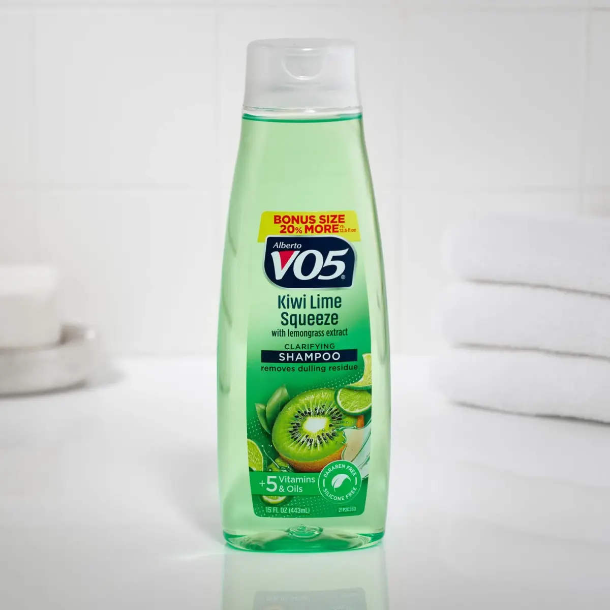 VO5 Kiwi Lime Squeeze Clarifying Shampoo - 443ml (15 fl oz) | Hydrates and Clarifies Hair - view 2