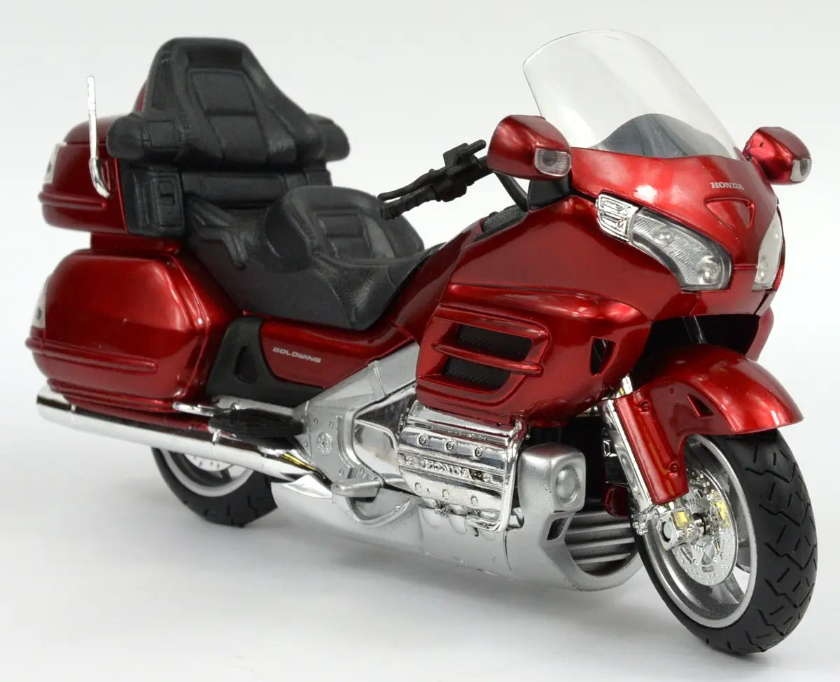 NewRay Honda Goldwing 2010 Motorcycle 1:12 Scale (29.5 cm Length) | Authentic Die-Cast Collector Model - view 2