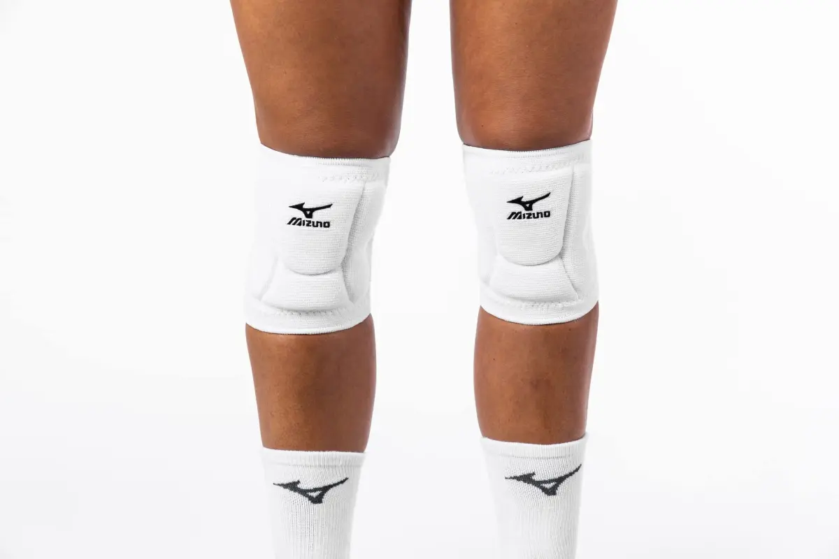 Mizuno LR6 Volleyball Knee Pads Small White | DynaMotion Fit for Freedom of Movement - view 4