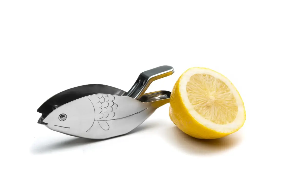 Fox Run Fish Shaped Lemon Squeezer 3.1 cm (1.25 in) | Stainless Steel, Pit-Free Citrus Juice - view 5