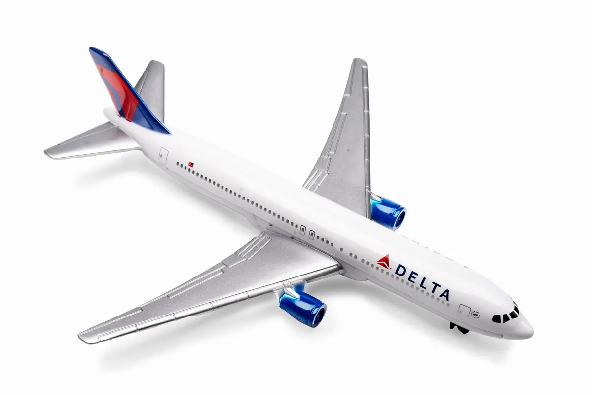Daron Delta Air Lines Die-Cast Model Airplane Toy | Authentic Aviation Collectible for Kids & Collectors - view 2