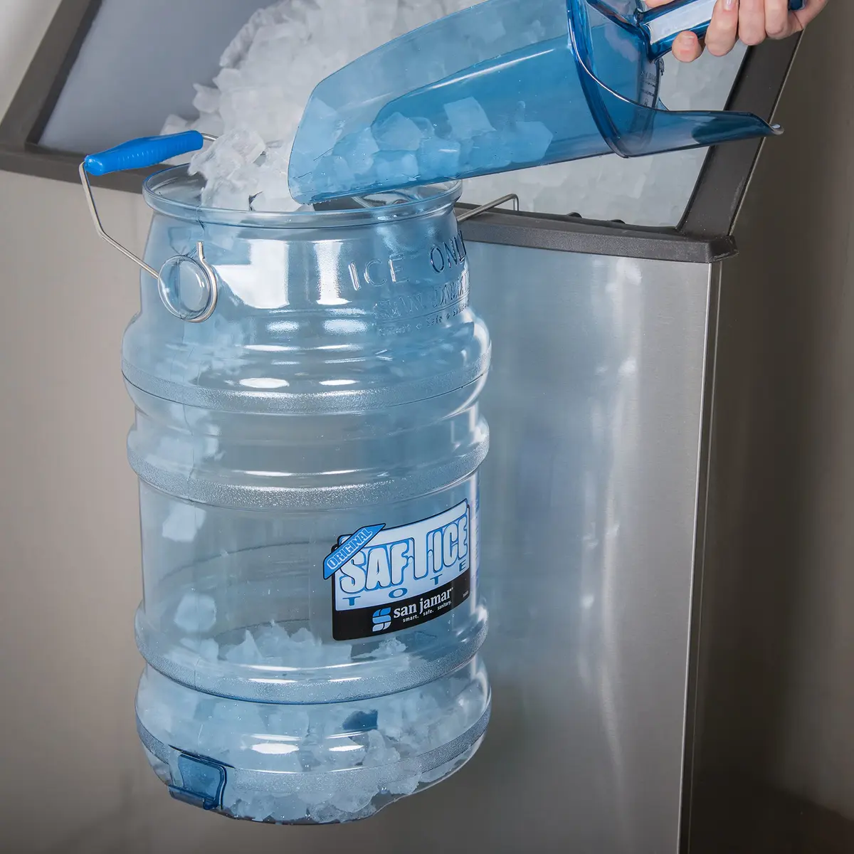 San Jamar Saf-T-Ice Bucket 6 Gallon (18.9 L) Blue | Commercial Ice Tote with HACCP Hook & Drying Hanger - view 5