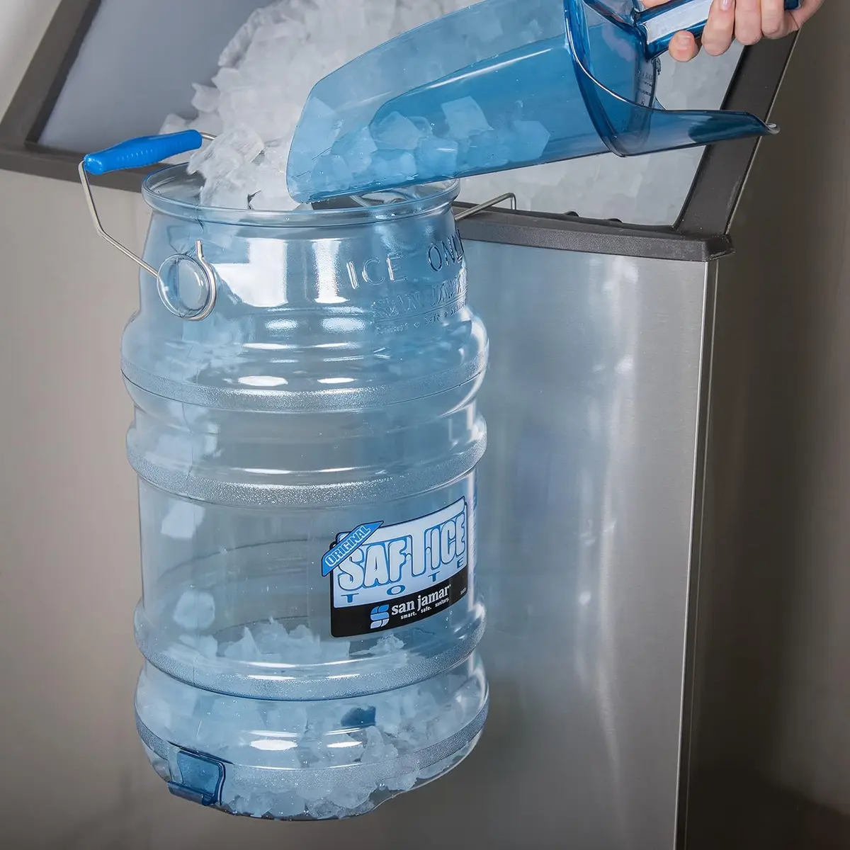 San Jamar Saf-T-Ice Bucket 6 Gallon (18.9 L) Blue | Commercial Ice Tote with HACCP Hook & Drying Hanger - view 8