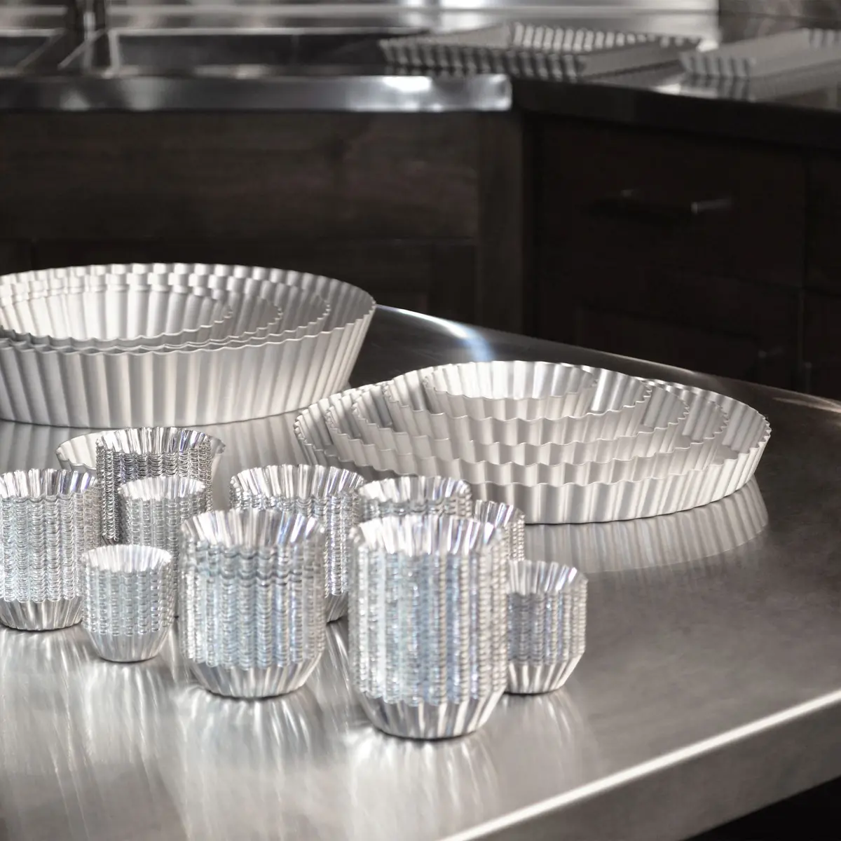 Fat Daddio's PFT-102 Round Fluted Tart Pan 10 x 2 Inch | Anodized Aluminum, 76.2 fl oz Capacity - view 5