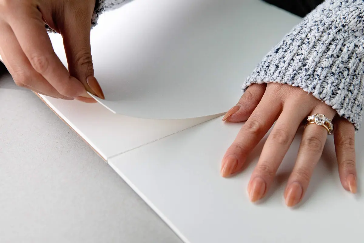Strathmore 300 Series Vellum Bristol Paper Pad, 14x17 Inches, White, Tape Bound, 20 Sheets (270gsm) - view 2