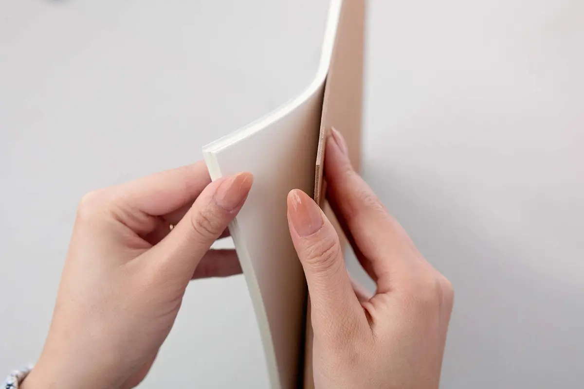 Strathmore 300 Series Vellum Bristol Paper Pad, 14x17 Inches, White, Tape Bound, 20 Sheets (270gsm) - view 3