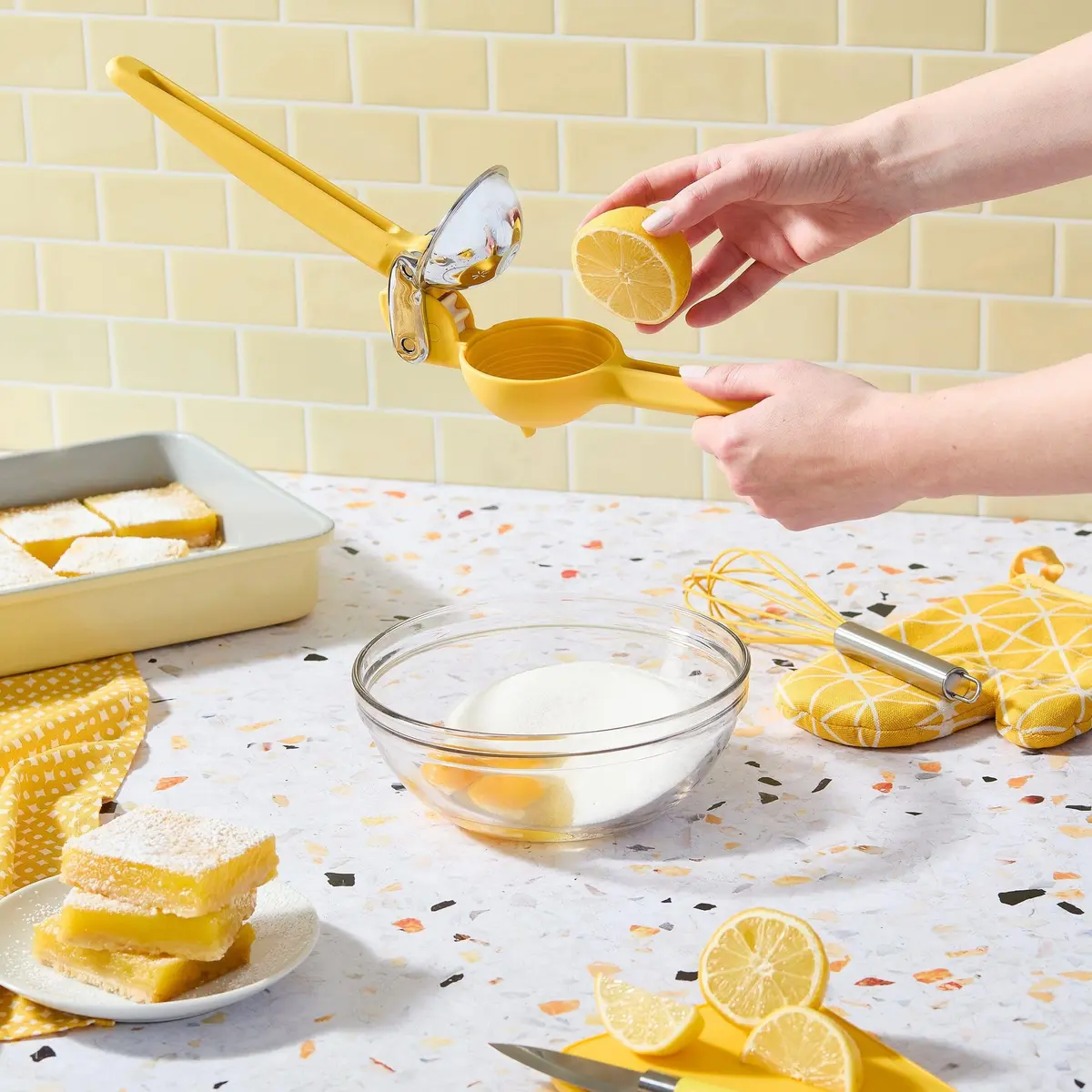 Chef'n FreshForce Lemon Squeezer Citrus Juicer, Manual Hand Press with Dual-Gear Power for Maximum Juice Extraction, Durable, Yellow | Effortless Juicing - view 7