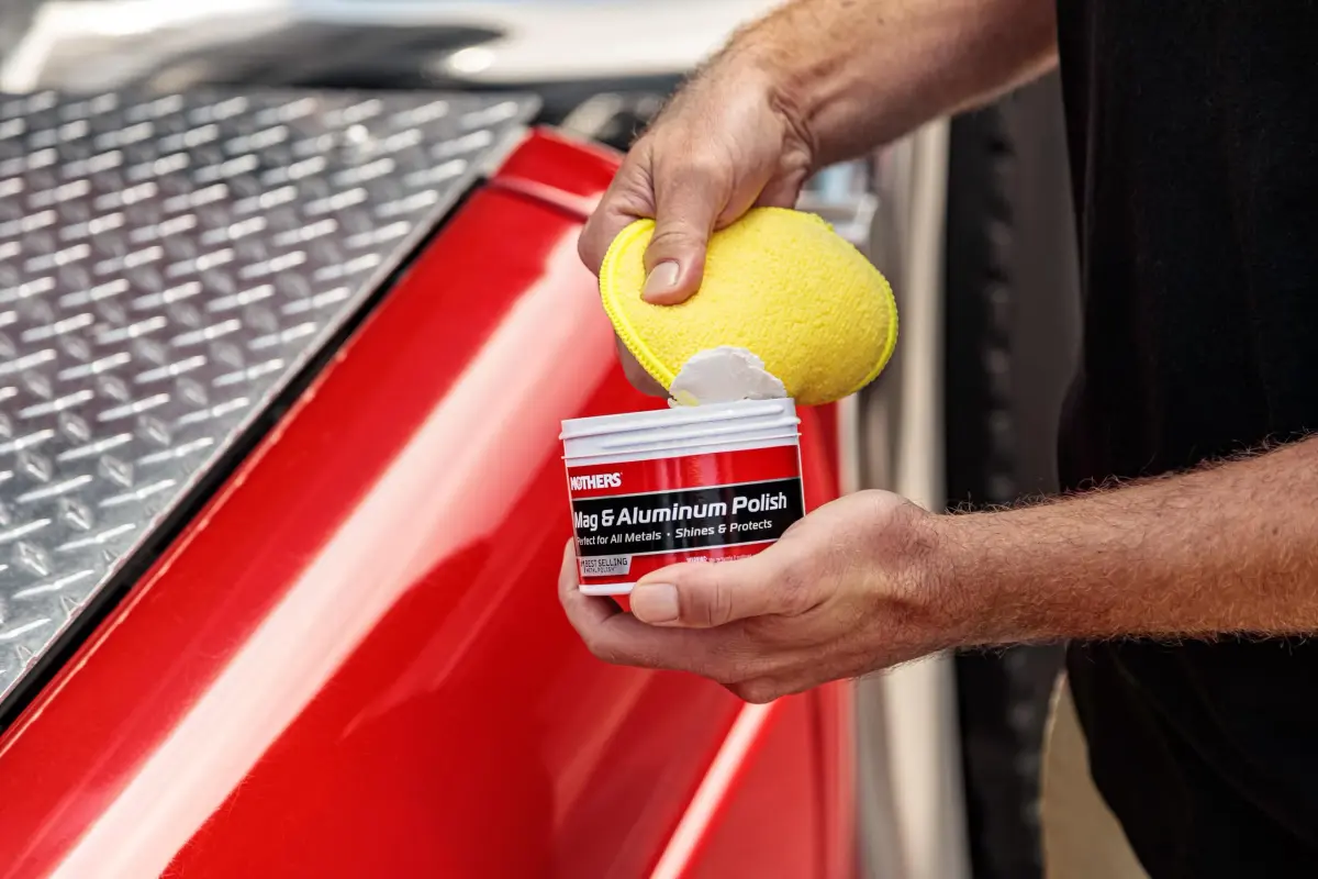 Mothers Mag & Aluminum Polish 3.78 L (128 oz.) | Restores Dull & Neglected Metals - view 7
