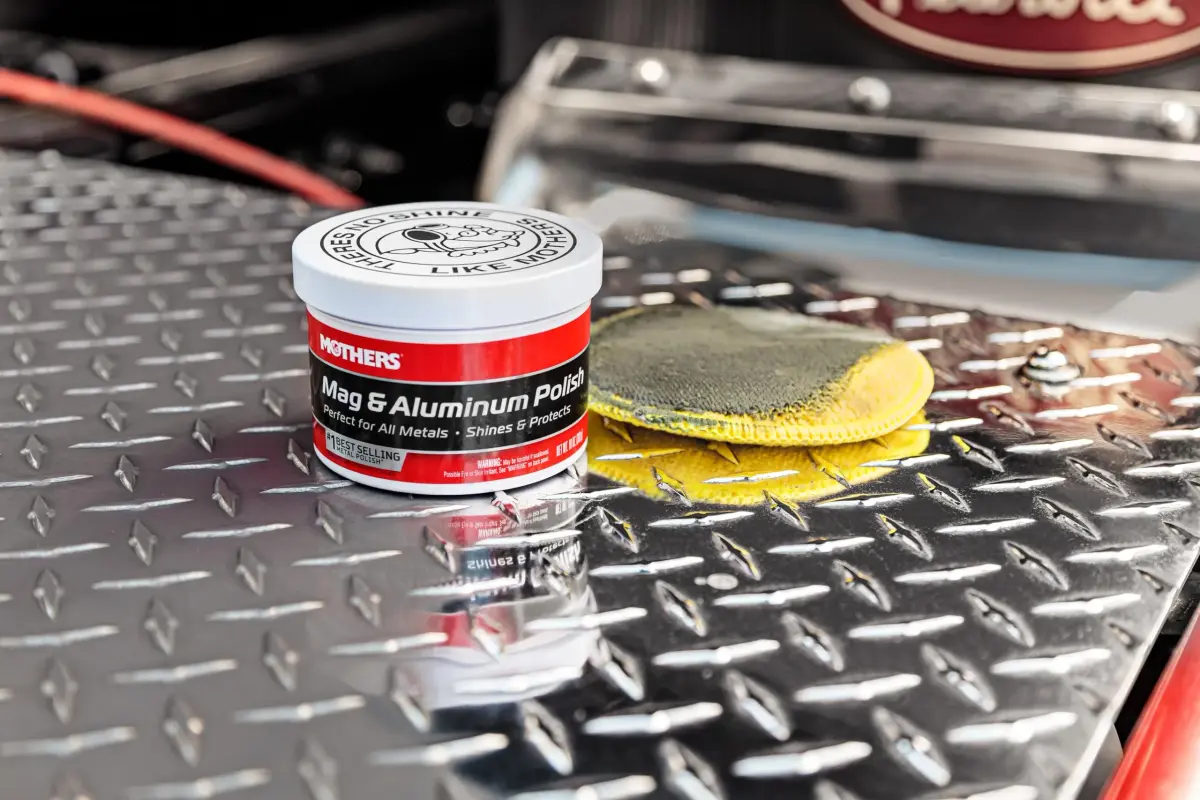 Mothers Mag & Aluminum Polish 3.78 L (128 oz.) | Restores Dull & Neglected Metals - view 9