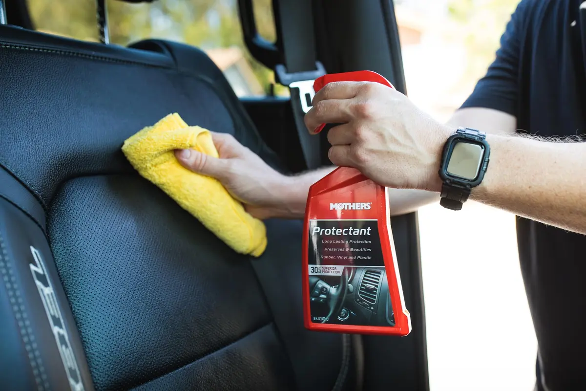 Mothers Protectant 1 Gallon (3.78 L) | Long-Lasting UV Protection for Rubber, Vinyl & Plastic - view 8