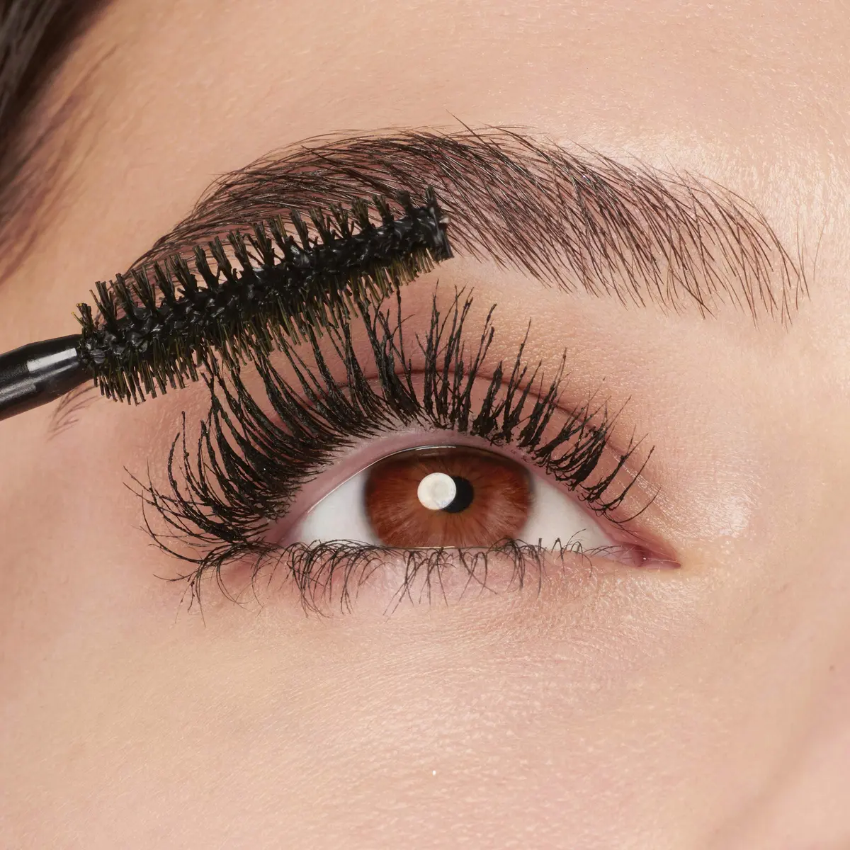 Maybelline Mascara Volum' Express Colossal Washable 0.31 Fl Oz | 9X Volume, Clump-Free, Ophthalmologist Tested - view 7