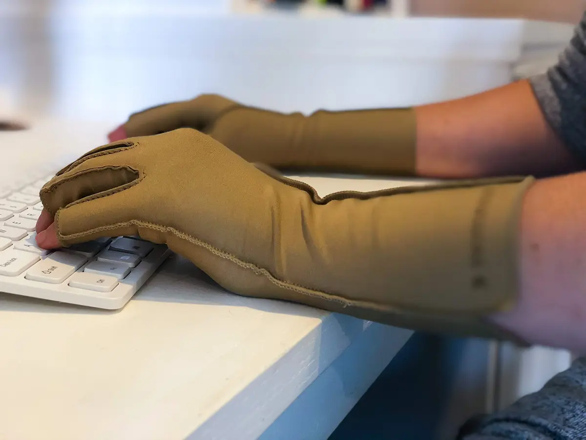 isotoner Open Finger Therapeutic Compression Gloves X-Small Camel | Moderate Support 23-32 mmHg - view 3