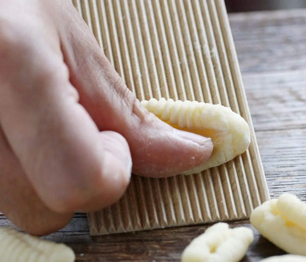 Eppicotispai Garganelli and Gnocchi Stripper Board | Traditional Italian Pasta Tool - view 2