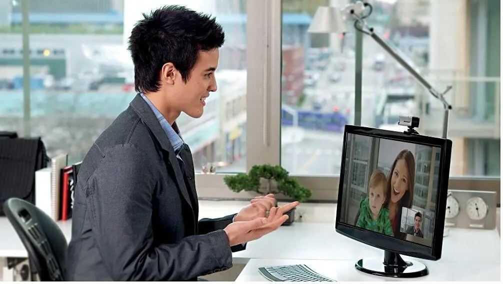 Microsoft LifeCam Studio Business Webcam 1080p HD | Auto Focus, Noise Cancelling Mic - view 2