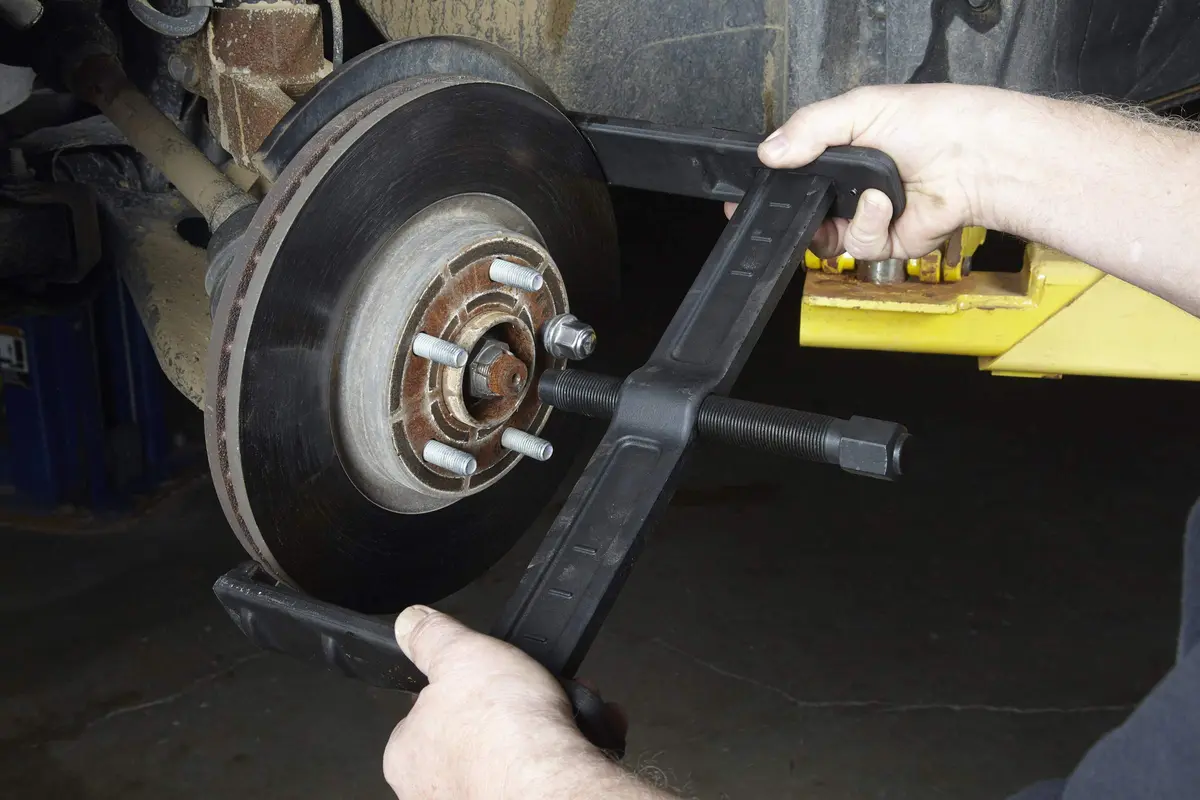 OTC 6980 Brake Drum and Rotor Puller - 12-3/4" Spread, 5" Reach | Heavy Duty Large Component Removal - view 3