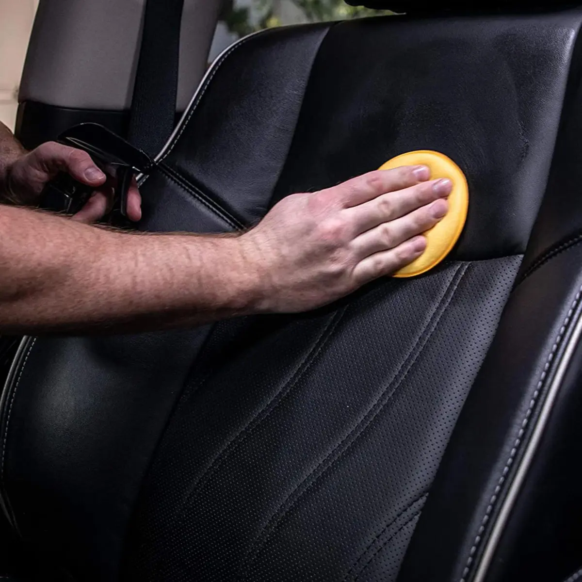 Meguiar's Gold Class Leather Conditioner Spray 473ml (16 Fl Oz) | Restores Leather Seats - view 5