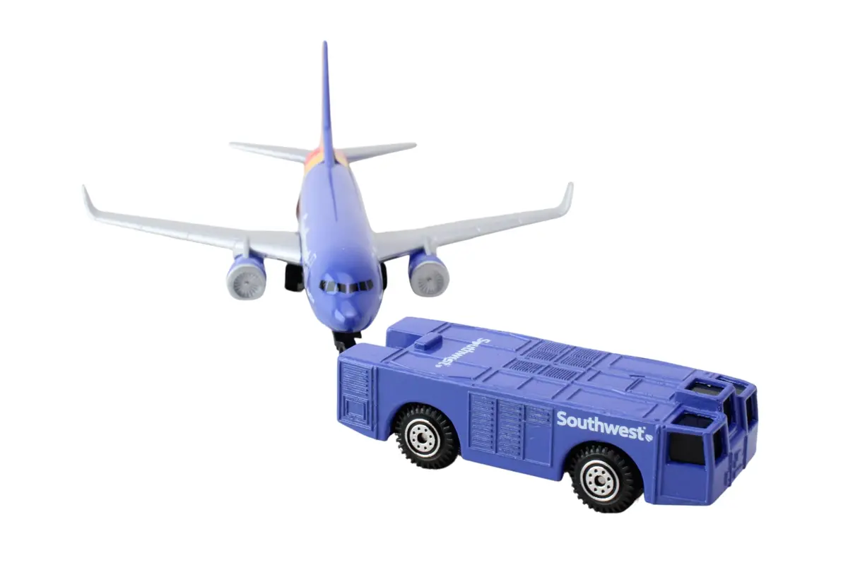 Daron Southwest Airlines Airport Playset Die-Cast Toy Ages 3+ | Authentic Airport Adventure with Die-Cast Plane - view 5