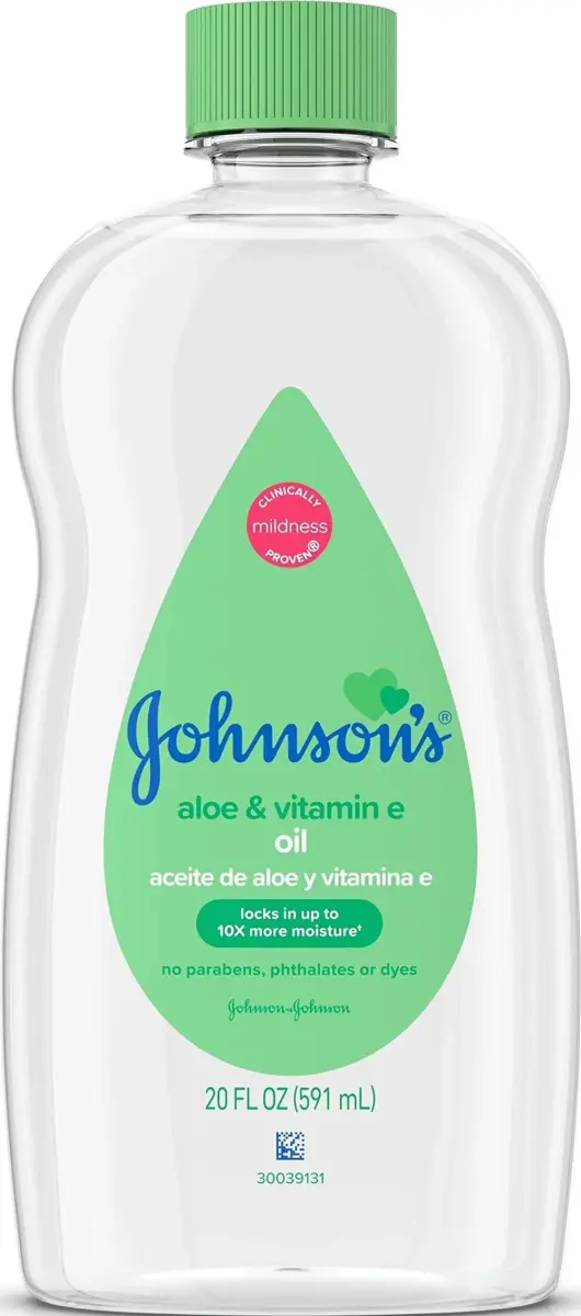 Johnson's Baby Oil with Aloe Vera & Vitamin E, 591ml (20 Fl Oz) | Hypoallergenic Moisturizing Oil for Baby's Delicate Skin - main product image