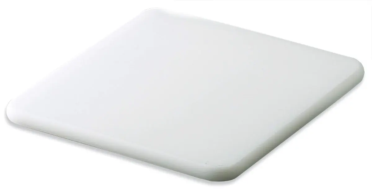 San Jamar Cut-N-Carry Saf-T-Grip Cutting Board White 22.86cm x 15.24cm x 1.27cm | Integrated Handle for Easy Carrying - main product image
