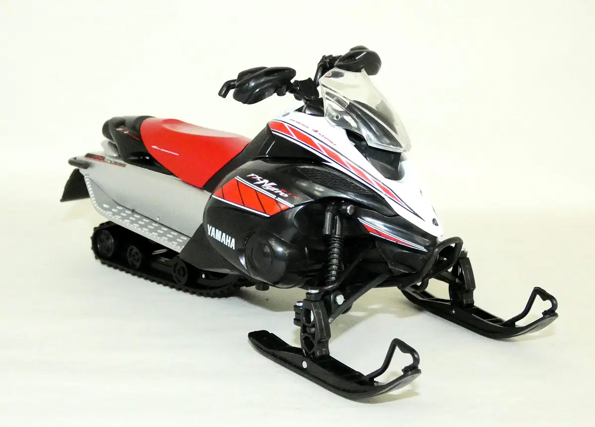 NewRay Toys Yamaha FX Snowmobile 1:12 SCALE | Die-cast Model for Collectors & Kids - view 5